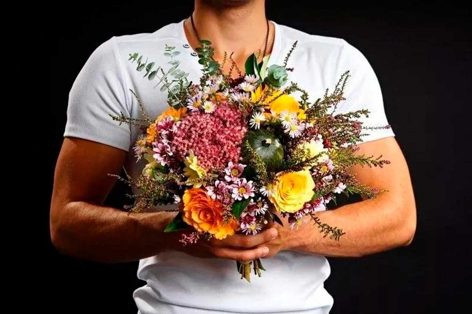 Поздравление мужчинами с цветами