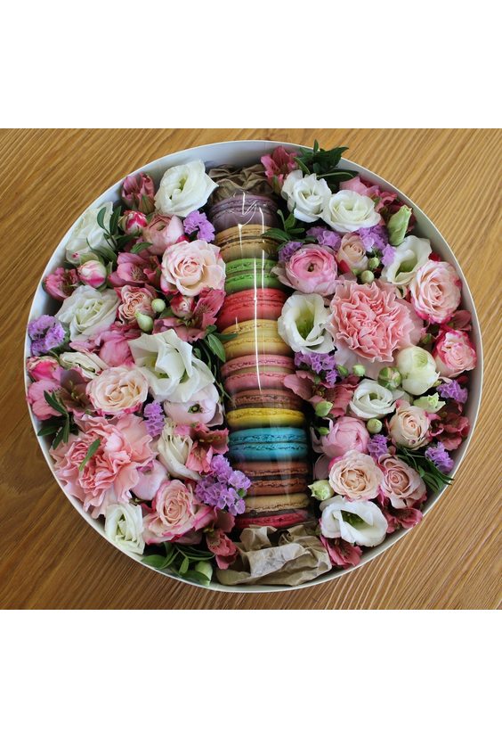 Коробочка "Нежные переливы"  Цветы и сладости - Бесплатная доставка цветов и букетов в Самаре. Заказ цветов онлайн, любой способ оплаты