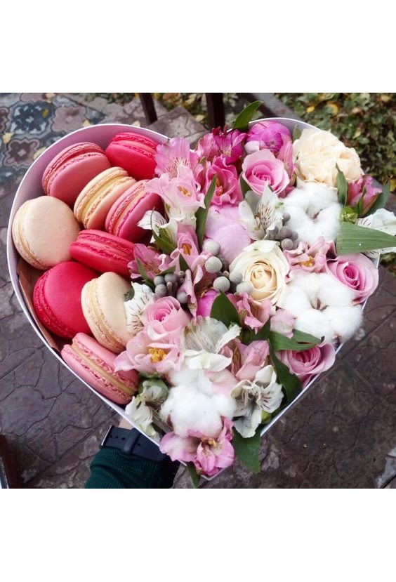 Коробочка "С любовью"   STANDART Букеты (до 3000) - Бесплатная доставка цветов и букетов в Самаре. Заказ цветов онлайн, любой способ оплаты