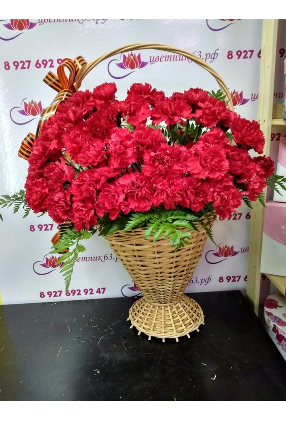 Корзина "Триумф" 50 гвоздик  ЦВЕТЫ - Бесплатная доставка цветов и букетов в Самаре. Заказ цветов онлайн, любой способ оплаты