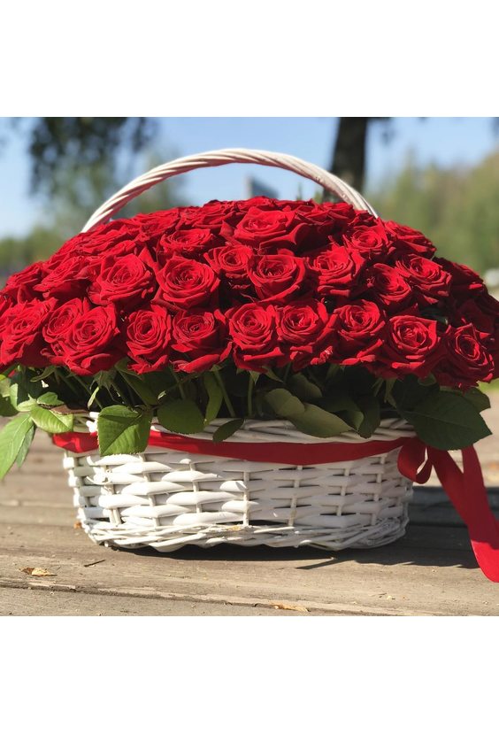 Корзина из 101 розы   - Бесплатная доставка цветов и букетов в Самаре. Заказ цветов онлайн, любой способ оплаты