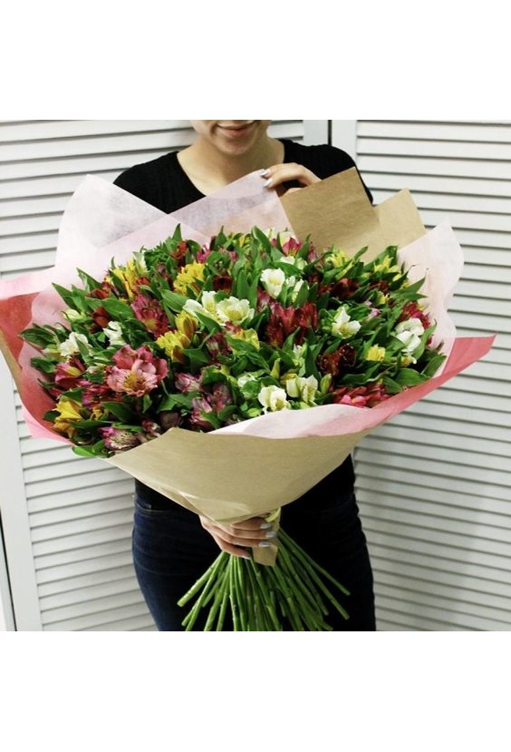  - 101 альстромерия в крафте в интернет-магазине Цветник 63 - доставка цветов в Самаре круглосуточно