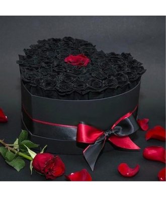 51 чёрная роза в коробке