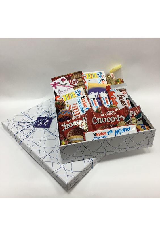 Коробка «Шоколадный бум»  Букеты из конфет - Бесплатная доставка цветов и букетов в Самаре. Заказ цветов онлайн, любой способ оплаты