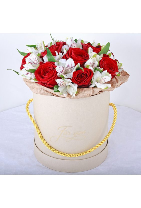 Коробочка с цветами "Яркие чувства"  Цветы на свадьбу - Бесплатная доставка цветов и букетов в Самаре. Заказ цветов онлайн, любой способ оплаты