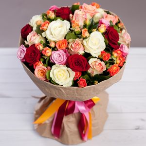 Букет с розами «Переливы красок»