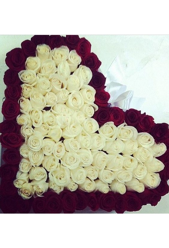 Сердце из 111 роз  Сердца из цветов - Бесплатная доставка цветов и букетов в Самаре. Заказ цветов онлайн, любой способ оплаты
