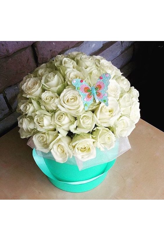 35 белых роз в коробке  Цветы в коробках - Бесплатная доставка цветов и букетов в Самаре. Заказ цветов онлайн, любой способ оплаты