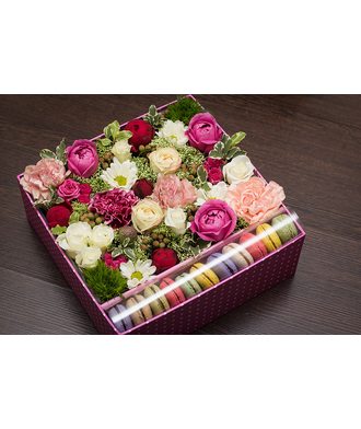 Коробочка с цветами и Macarons размер M
